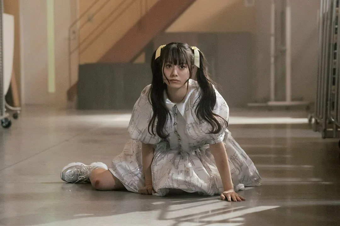 front cover image of V.O. magazine this month